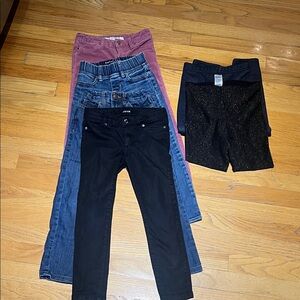 A lot of 6 pants/jeans. Size 6. GUC